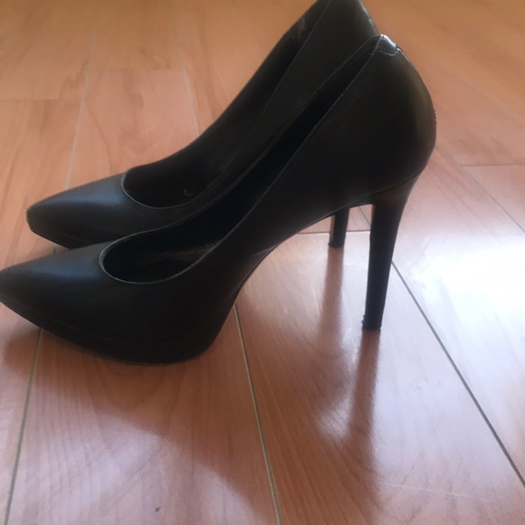 BCBG Generation Black stilettos - Picture 2 of 3